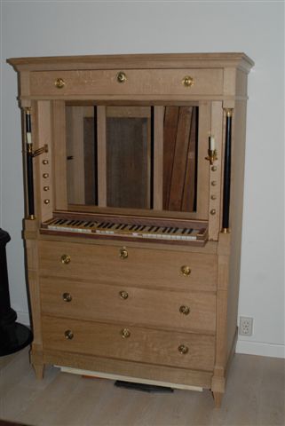Secretaire kast geopend